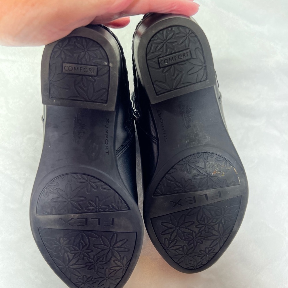 Life Stride Velocity Memory Foam Black Ankle Booties Women’s Size 7W Adriana - Picture 9 of 11